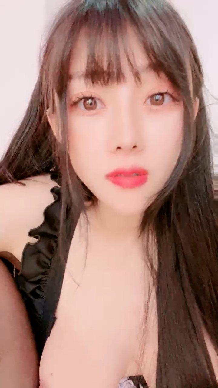 红色奶头颜值美女！一脸淫骚暴力自慰！假屌猛插肥穴，爽的淫水直流，骑乘位深插到底，娇喘连连